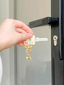 1pc Cute Bubble Alphabet Charm Bag Pendant - Flower Shape Keychain, High Quality Gold Letters A-Z, Shiny Alloy Bag And Backpack Pendant - Perfect Gift For Birthdays And Special Occasions, Keychain Ring Bag Backpack Pendant Car Pendant, Gift For Women And Girls, Wallet And Handbag Accessories, Bag Pendant, Best Gift For Lovers, Friends, Party Souvenirs