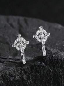 1 paire de boucles d'oreilles vintage pour hommes en cuivre avec croix micro-incrustée de zircone, hypoallergénique, design religieux de Jésus, convient pour un port quotidien, cadeau de Noël, Nouvel An, Saint-Valentin - Argent - Voir 3