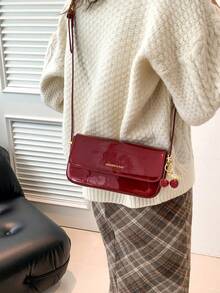 干净的颜色，简单优雅的新款时尚学校通勤休闲旅行漆皮迷你方形包，配有 1 个樱桃吊坠，新款大樱桃形水晶吊坠，钥匙扣吊坠，闪光樱桃吊坠钥匙扣带夹用于包包，闪亮树脂和金属配件适用于女士钱包和包包，可爱的樱桃包包吊坠，时尚点缀，精致的日常生活装饰，送给女士和女孩的礼物