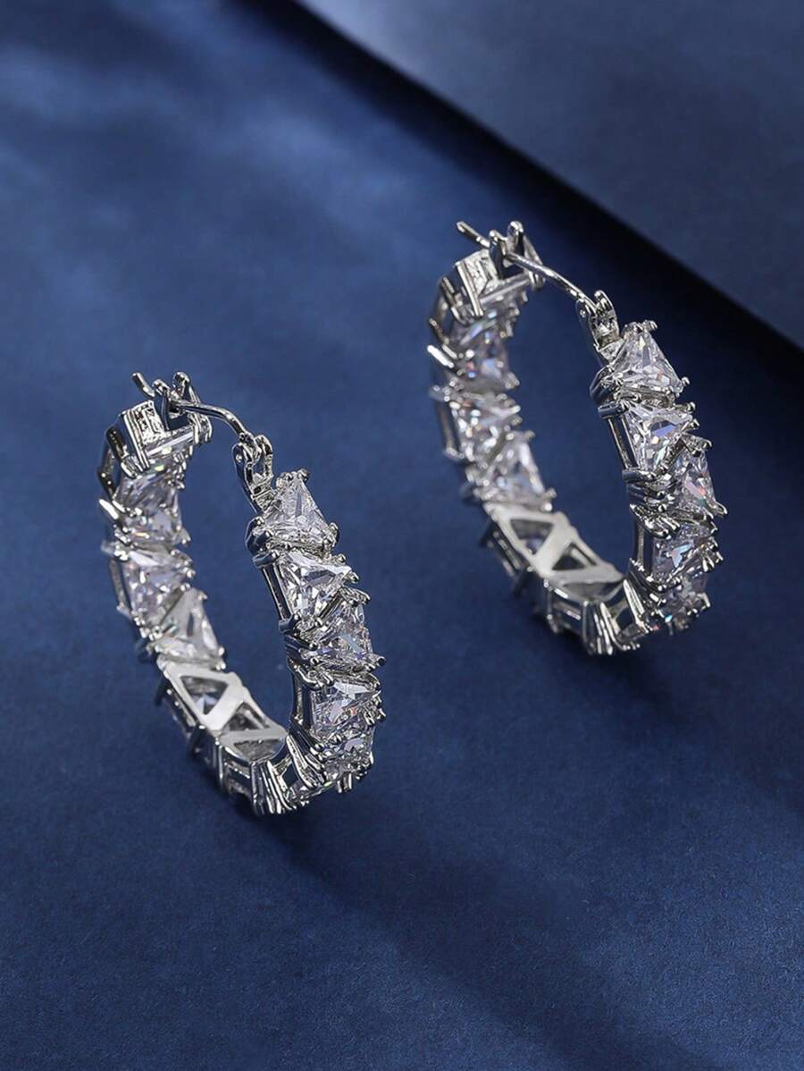 2 pares de pendientes de círculo versátiles y de temperamento, con zirconia de alta gama y de lujo, elegantes para uso diario, fiestas, festivales y bodas. También se pueden usar como regalo para buenos amigos y amantes.
