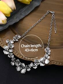 Ensemble de bijoux réglable en alliage de zinc pour femmes - collier et boucles d'oreilles. Motif trèfle chanceux vintage argenté gothique. Polyvalent pour un port quotidien, les festivals de musique, les fêtes. Cadeau unique.