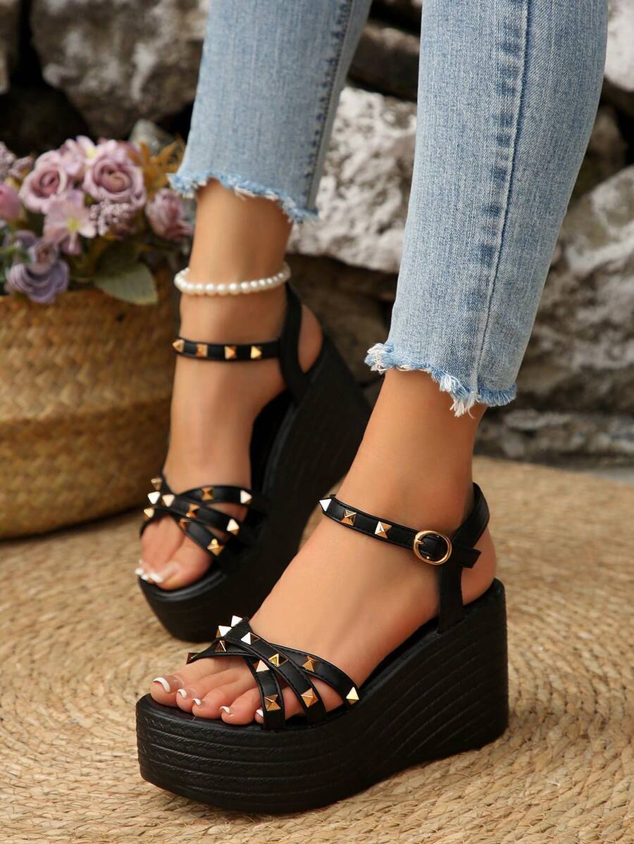 Giày sandal đế xuồng đính đinh tán thời trang nữ - Thiết kế đế cao, trang trí đinh tán kim loại, phong cách tối giản, hở mũi, mùa hè, phù hợp cho cả đi chơi và dự tiệc, chất liệu PU cao cấp, sandal gợi cảm phong cách Bohemian, phụ kiện du lịch thiết yếu