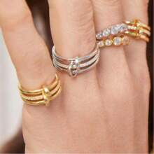 Set de 3 anillos de mujer de moda: Anillo de cobre incrustado con circonita cúbica, anillo de banda lisa de acero inoxidable, y anillos apilables chapados en oro de 14K, adecuados para uso diario, fiestas y como regalo
