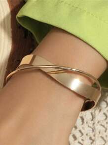 1 Stück offenes asymmetrisches geometrisches Metallarmband für Frauen, gekreuzter Armreif