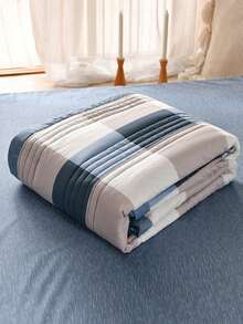 1pc Luxury Blue Plaid Summer Quilt - Soft Polyester Blend, Machine Washable, Contemporary Style, Ideal For Bedroom Decor, Bedroom Essentials | Modern Quilt Design | Polyester Fiber, Summer Comfort,Fall Decor,Autumn Decor,Room Decor - Dusty Blue - View 2