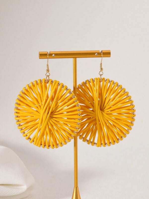 1 par de pendientes estilo bohemio hechos a mano trenzado de color amarillo brillante, adecuados para mujeres en vacaciones de playa/uso diario, te hace ser el centro de atención