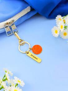 1 pièce Porte-clés personnalisé en acier inoxydable, personnalisable avec votre nom, numéros et noms de maillots préférés, faisant des souvenirs sportifs pour les fans de sports. Pendentifs de volleyball/baseball/badminton/basket-ball/football, colorés, amusants, intéressants