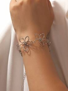 轻奢高端设计花卉女士优雅手链适合日常搭配和赠送朋友