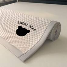 1 peça de tapete macio para cama com ar condicionado, almofada de resfriamento com bordado de urso da sorte de duas cores para o verão, adequado para uso diário no quarto