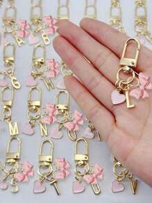 个性化心形吊饰，带有姓名首字母和礼物留言/情书 | 心形钥匙扣配件 | 定制包袋吊坠 | 礼物，蝴蝶结配饰，钥匙扣，独特的手机配件，简约设计，适用于女士钱包和手机配件，赠送给朋友，家人，女朋友，户外配饰，派对配饰，礼品，纪念品，女士包袋吊坠，汽车吊坠，女士女孩礼物，返校礼物 - 彩色 - 查看 1