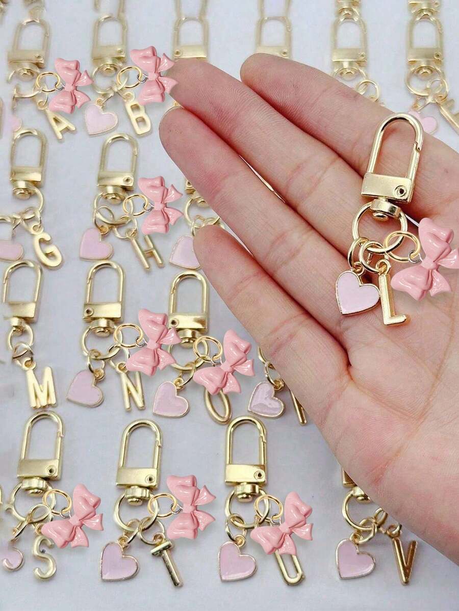 个性化心形吊饰，带有姓名首字母和礼物留言/情书 | 心形钥匙扣配件 | 定制包袋吊坠 | 礼物，蝴蝶结配饰，钥匙扣，独特的手机配件，简约设计，适用于女士钱包和手机配件，赠送给朋友，家人，女朋友，户外配饰，派对配饰，礼品，纪念品，女士包袋吊坠，汽车吊坠，女士女孩礼物，返校礼物 - 彩色 - 查看 1