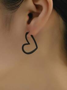 Pendientes de argolla versátiles y lindos con diseño de corazón hueco para mujeres