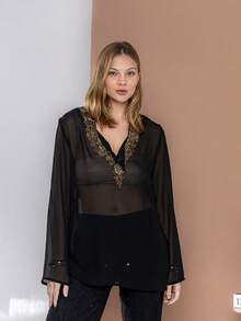 KIARA Textured Black Blouse Timeless Elegance With A Sophisticated Touch CHS-1435 - màu đen - Xem 2