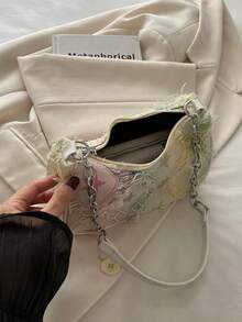 装饰纽扣细节，拼接，链条肩带单肩包，女士装饰纽扣单肩包，街头潮流流浪汉风格包，适合购物、约会、送给女性的礼物，适合青少年、大学生、工作、商务、通勤