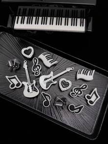 14 件可爱 PVC 鳄鱼饰品（吉他、钢琴、音符、心形） - 易于安装可拆卸 DIY 配件，用于定制玛丽珍鞋、花园木屐、穆勒鞋、凉鞋和沙滩包 - 适合儿童节日派对的完美礼物