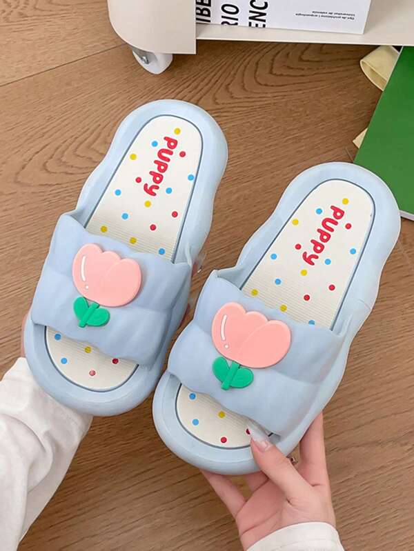 New Flower-Patterned Women's Slippers For Summer, Suitable For Outdoor Wear, Indoor Comfort, Home Use, And Casual Settings. They Feature A Design, Are Slip-Resistant, And Are Perfect For Students Or Those Living In Dorms. The Soft, Cushioned Soles Provide A Fun, And Comfortable Walking Experience.