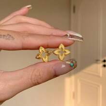 1 Pair Stainless Steel Exaggerated Gold Flower C-Shaped Hoop Earrings, Vintage Chic High-End Fashion Earrings For Women