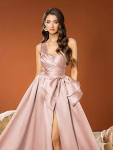 Faeriesty 优雅缎面单肩正式礼服，饰有吸睛的3D蝴蝶结和褶皱修身胸衣，A字裙摆飘逸灵动，收腰设计凸显腰线，及地长裙尽显高贵气质，是晚宴、派对和生日的理想之选。 - 香檳色 - 查看 3