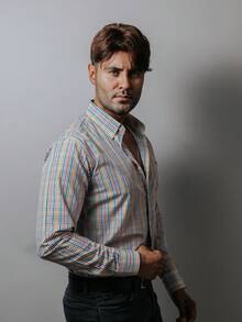 Moon & Rain Camisa para Hombre Manga Larga Casual Cuadros Gris, Azul, Rojo y Amarillos Ropa de Hombre Tops para Hombre Camisas para Hombre Ajuste Slim Fit Confeccionada en Algodón Suave de Alta Calidad que Brinda Comodidad Frescura y Durabilidad Diseño Moderno y Elegante con Estilo Clásico Atemporal Ideal para Oficina Trabajo Fiestas Reuniones Citas o Eventos Especiales Prenda Versátil Perfecta para Uso Diario en Primavera Verano Otoño Invierno Fácil de Combinar con Jeans Pantalón de Vestir o Bermudas Camisa con Costuras Resistentes y Acabados Finos que Garantizan Larga Vida Útil Ajuste Slim Fit que Realza la Figura Masculina sin Sacrificar Confort Opción Sofisticada para Hombres que Desean Proyectar Estilo Distinción y Buen Gusto - Multicolor - Ver 5