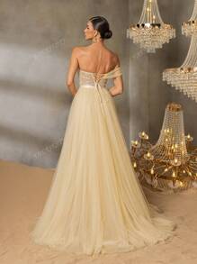 Luxury Off-Shoulder Beaded Mermaid Evening Gown With Tulle Cape Sleeves & Fishtail Train - Structured Sweetheart Bodice, Sequin-Embellished Hem - For Red Carpet Galas, Black-Tie Weddings, Opera Premieres, Charity Balls, Luxury Dinner Events