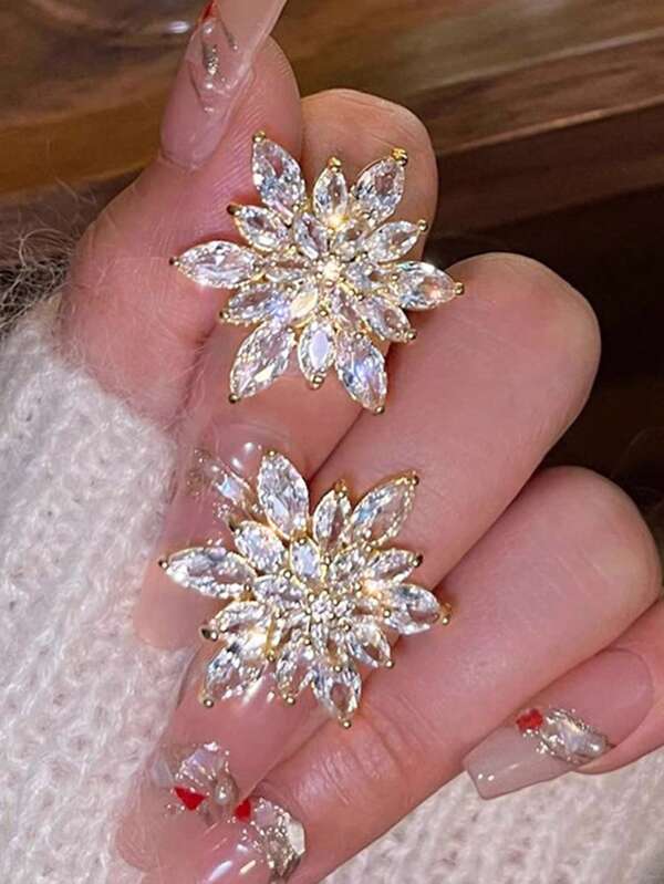 1 Paar Ohrringe mit Schneeflocke Motiv, elegantes hochwertiges Erscheinungsbild, geeignet für den täglichen Gebrauch von Frauen