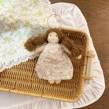 1 件花卉钩针钥匙扣 - 编织流苏钥匙扣，配柔和花朵和可爱娃娃吊饰 - 手工织物配饰，适用于女士包袋、钱包和钥匙 - 情人节礼物，美学装饰