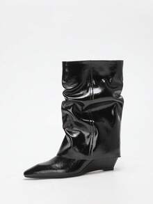 经典一脚蹬女靴，可爱优雅的浅色中筒靴，白色厚底鞋，适合女性的个性化礼物。适合音乐节、通勤、度假旅行等场合，时尚风格