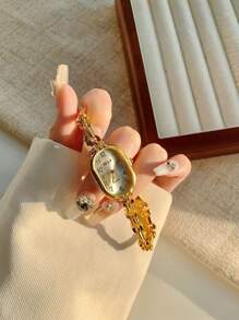 1 Pc Elegant Oval French-Style Women's Gold Strap Digital Dial Quartz Wrist Watch, Suitable For Daily Wear And Social Gatherings