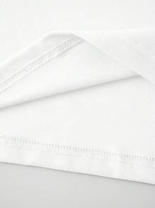 Camiseta blanca de manga corta con estampado de rayas en blanco y negro y letras, estilo casual de calle para hombres de talla grande