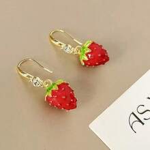 Brincos pendentes de morango em estilo campestre