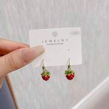 Brincos pendentes de morango em estilo campestre