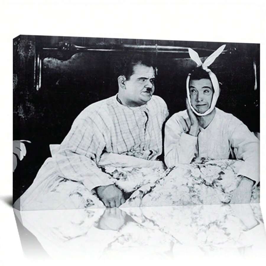 Impresión artística enmarcada en lienzo de Joey y Chandler de Friends, Laurel y Hardy, foto vintage del apartamento de Chandler, póster de Friends, decoración de Friends para cocina, baño, sala de estar - perfecto para Día de la Madre, Pascua, Día del Padre, Navidad, Halloween, decoraciones de fiesta de cumpleaños - Enmarcado - Ver 1