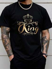 Manfinity LEGND Plus Size Men's Black Casual Short Sleeve T-Shirt With Prominent Gold "KING" And Crown Print Design, The Gold Adds A Sense Of Authority And Nobility To The Modern And Exquisite Aesthetics, Giving A Touch Of Royal Elegance, Making It A Ideal Gift For Boyfriends, Husbands, Elders, And Couple - 黑色 - 查看 1