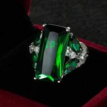1 件优雅奢华女士订婚戒指，镀银镶嵌闪亮绿色方晶锆石，新娘婚礼派对配饰，送给爱人的理想珠宝礼物（男女通用）