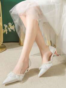 优雅女士珍珠装饰细高跟鞋，时尚尖头踝带凉鞋，适合婚礼和新娘穿着