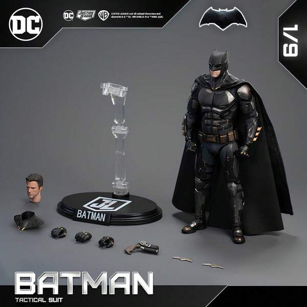 Hasbro Figura de ação do traje tático do Batman da Liga da Justiça de Zack Snyder, escala 1/9, DC Multiverse, brinquedo original do Batman com acessórios, 7,48 pol.