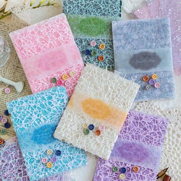 13 pezzi di stile viola (stile casuale) - materiale misto di texture - materiale carta - inclusi 5 bottoni decorativi colorati casuali, carta da collage per sfondo DIY, materiale decorativo retrò, carta decorativa in pizzo e rete serie romantica, forniture scolastiche, back to school
