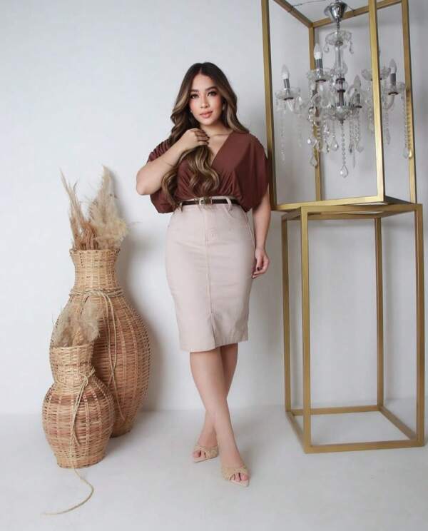 Saia jeans midi bege com lycra