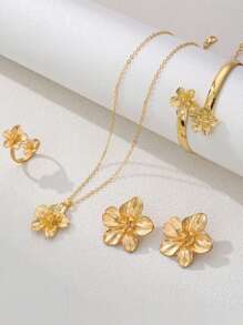 1 Set Luxus goldene blumenförmige Armband, 1 Ring, 1 Halskette, 1 Paar Ohrringe, Schmuckset für Frauen, ideal für Dates, Paargeschenk (ohne Geschenkbox)