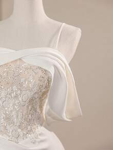 Vestidos de novia de estilo cola de sirena con hombros al descubierto, encaje y abertura lateral, con un toque de vintage y satén - Blanco - Ver 5