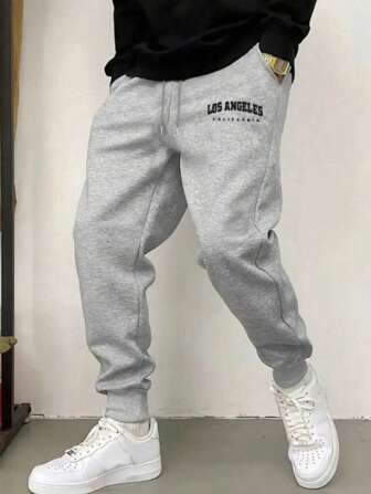 1条男士抽绳腰纯色长款运动裤，基础黑色健身裤