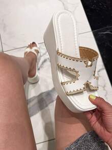 Sandali da donna con zeppa, stile boho con decorazione floreale - Bianco - Visualizzare 3