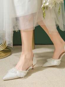 优雅女士珍珠装饰细高跟鞋，时尚尖头踝带凉鞋，适合婚礼和新娘穿着