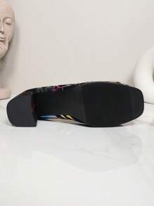 Nuevos tacones de plataforma elegantes con lazo decorativo y punta cuadrada, diseño superior con estampado colorido y contraste, suela de goma duradera, cómodo para uso casual y formal en todas las estaciones