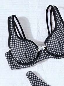 2 件套碎花露背比基尼套装，时尚金属装饰泳装