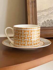Set di tazza e piattino in ceramica con motivo geometrico argento, set elegante vintage di tazza e piattino da caffè, set di tazza e piattino da dessert pomeridiano per feste, set di tazza e piattino da bevande architettonico scultoreo, adatto per riunioni festive, feste, ristoranti, soggiorni, caffetterie