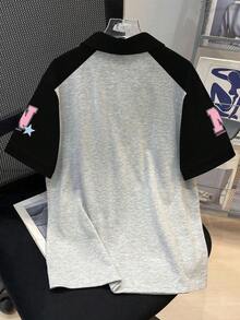 女童休闲Polo衫，简约设计，饰以青春洋溢的血字图案，Polo领短袖，适合夏季穿着。 - 灰色 - 查看 2