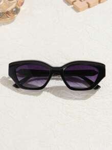 1 Stück Damen Lässig eckiger kleiner Rahmen personalisiertes Design Vintage elegante modische Fashionbrille für Outdoor, Sport, Street-Style