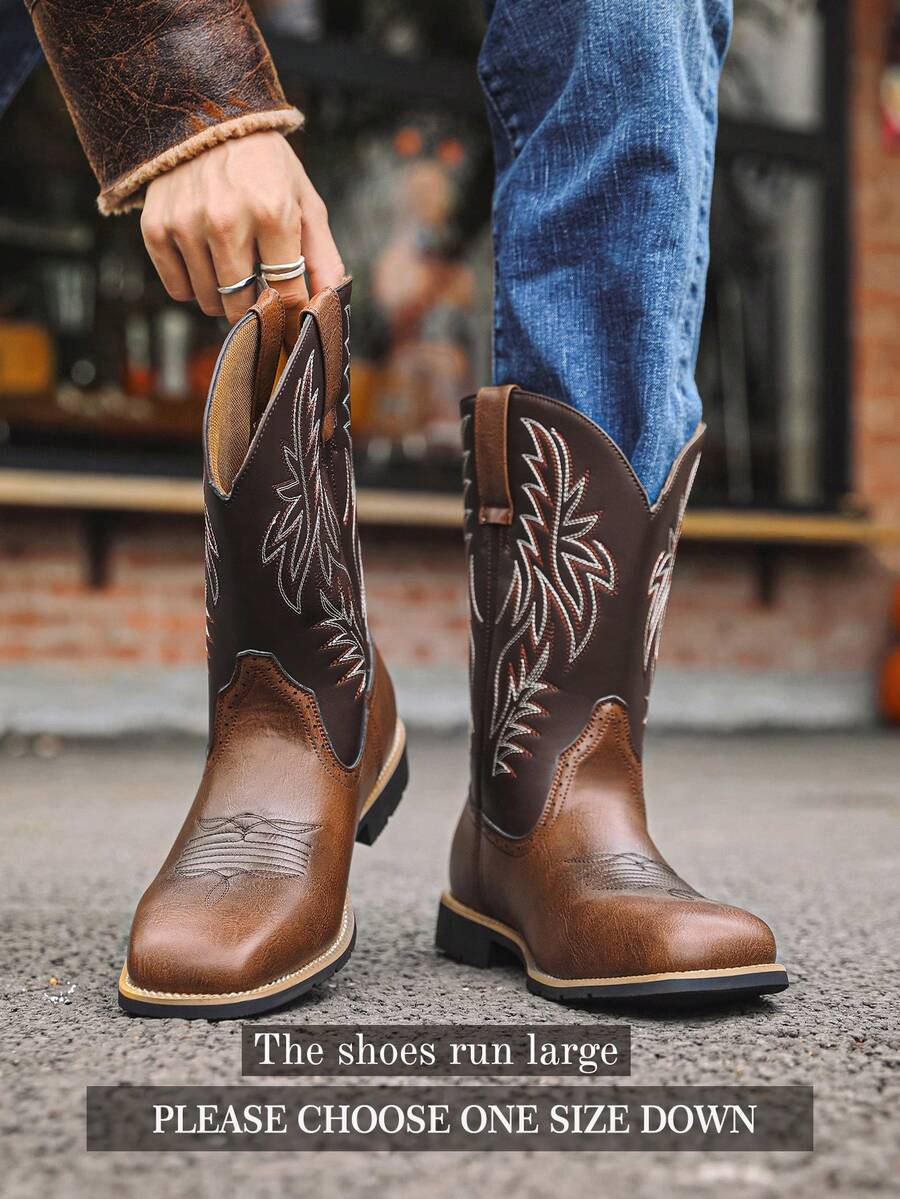 Mioeert 男士牛仔靴，宽脚方头西部靴，经典刺绣，耐用一脚蹬靴（请选择小一码） - 棕色 - 查看 1