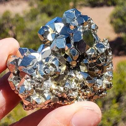 1 块 AAAA+ 级天然黄铁矿晶体原石块 - 不对称黄铜矿物岩石标本材料、高端 DIY 珠宝、家居和花园装饰、独特的水晶装饰、完美的节日礼物、水族馆装饰